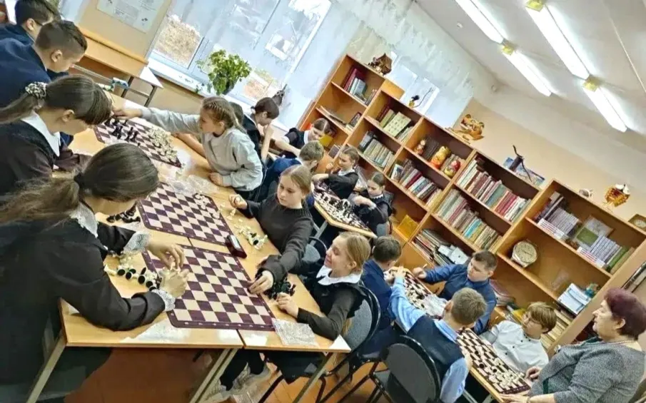 Две школы нашего округа успешно прошли отбор и получили современное шахматное оборудование в рамках проекта «Шахматы в школе»!